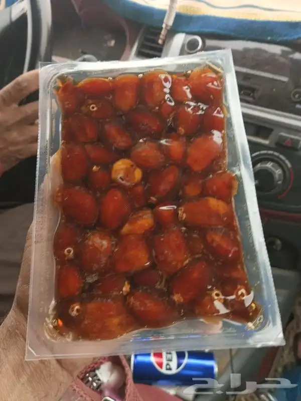 يوجد لدينا تمر اشقر الخاص 1