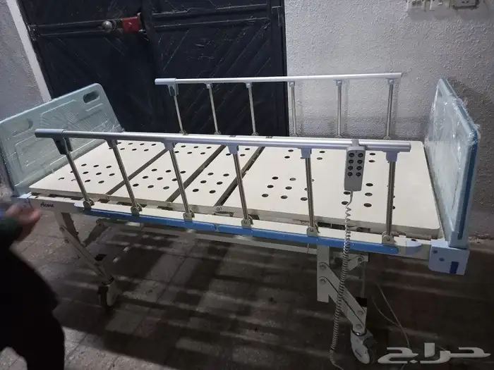 سرير طبي كهربائي نظيف مع فرشه طبيه 3