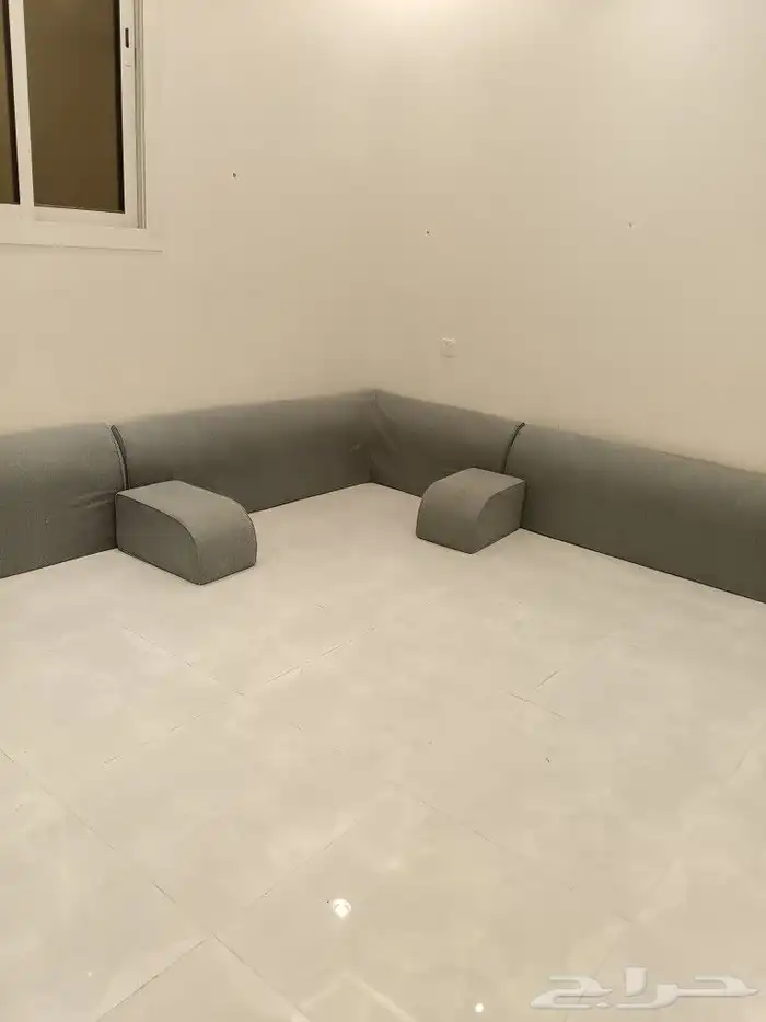 4 مساند وزاويتين و4 مراكي5 3 متر 2
