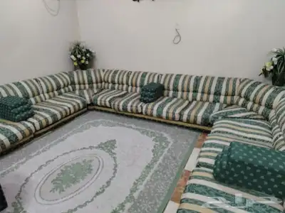 مجلس4ف4 ارضي تقريبا عل كامل الفرفه 1