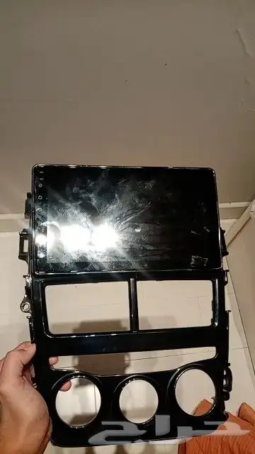 شاشه يارس مع اسلاكها و الديكور حقتها 0