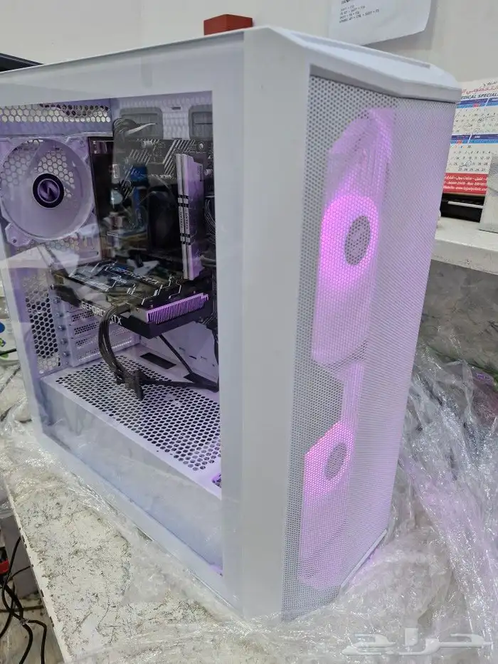 كمبيوتر قيمنق للبيع كالجديد 1