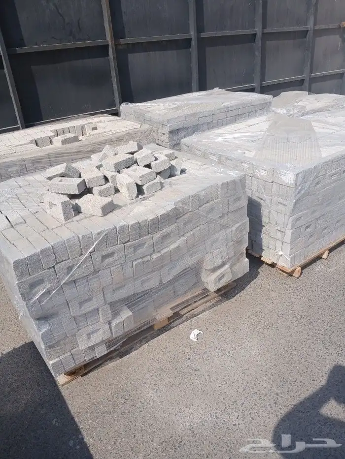 موجود جميع انواع البطحا والأسمنت والعتب والداموك والبلك 7