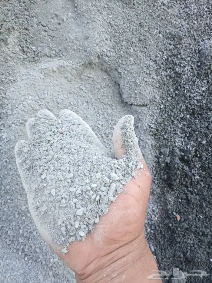 موجود جميع انواع البطحا والأسمنت والعتب والداموك والبلك 3