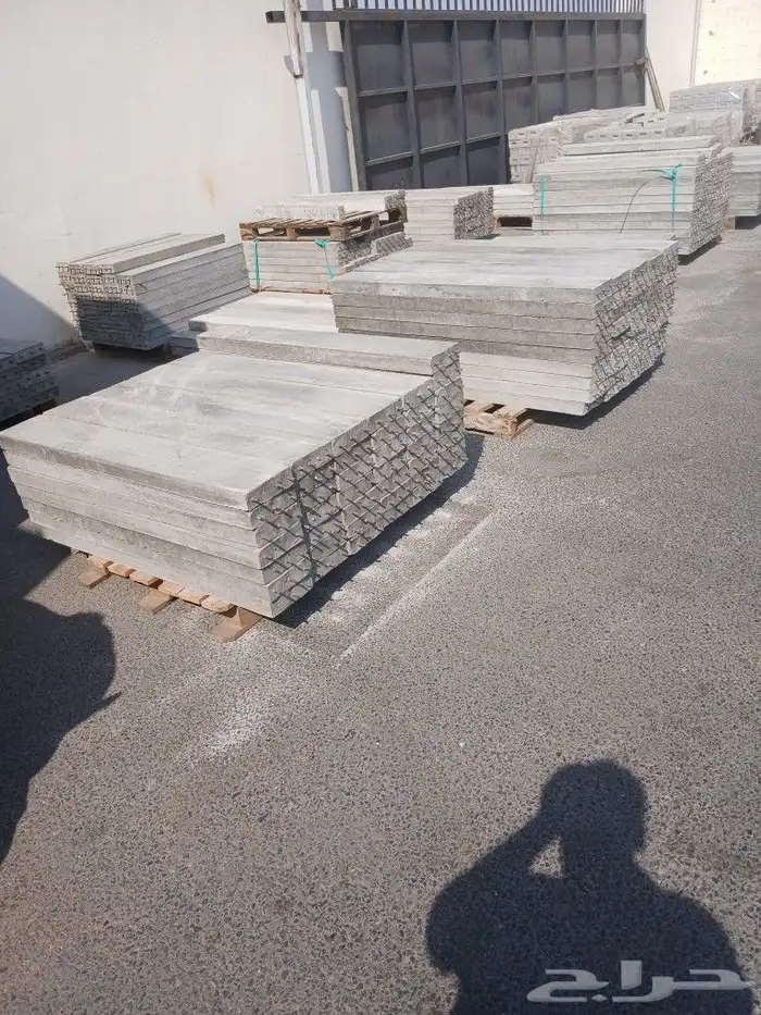 موجود جميع انواع البطحا والأسمنت والعتب والداموك والبلك 8