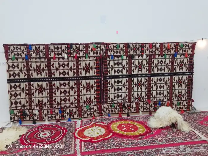 تاجير طاولات طعام دائري وكراسي مخمل وترثيات 4