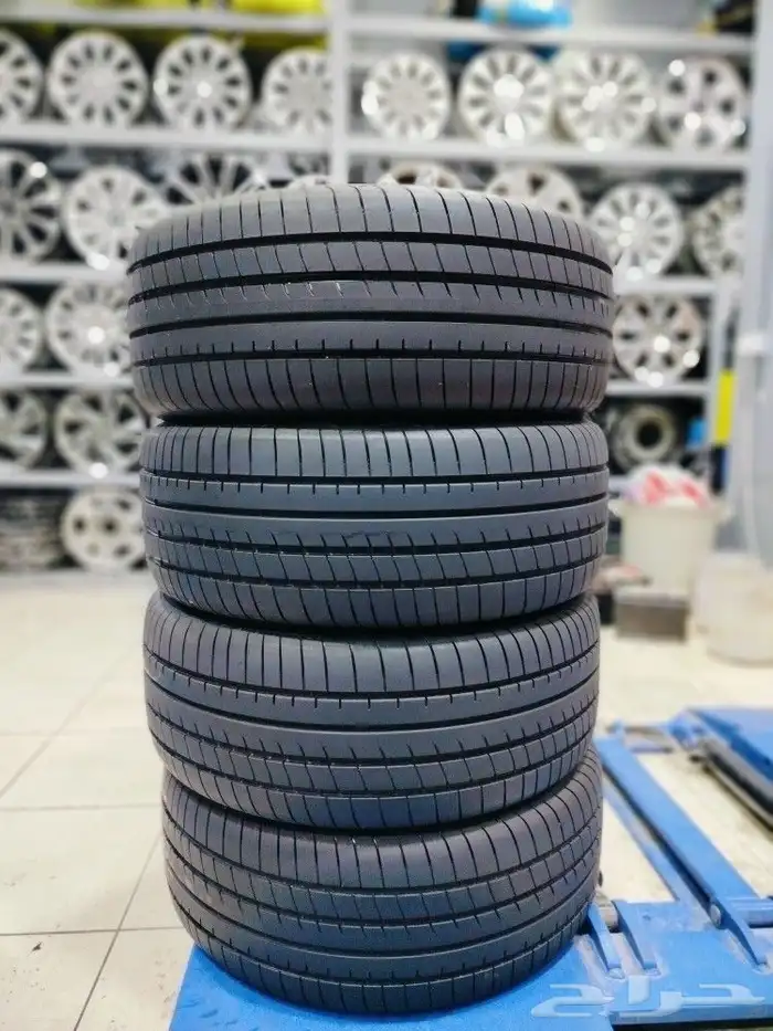 طقم كفرات جودير شبه جديد 275 45 20 2