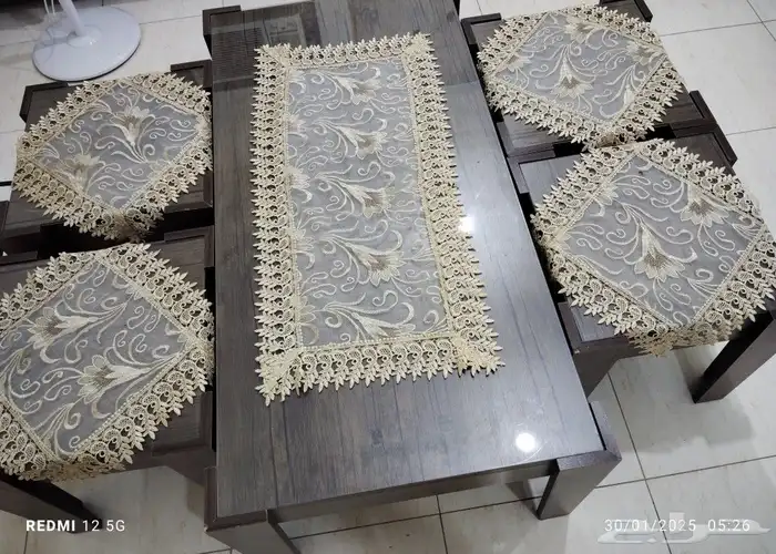 طاولات للبيع بحالة جيدة جدا جدة حي البوادي 2