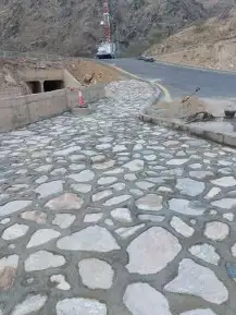بكلين للاجار قص اراضي هد عماير وبناء جدران حجر في منطقه البا 1