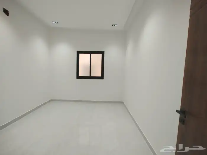 البيع دور اول تشطيب حديث موقف سياره 12