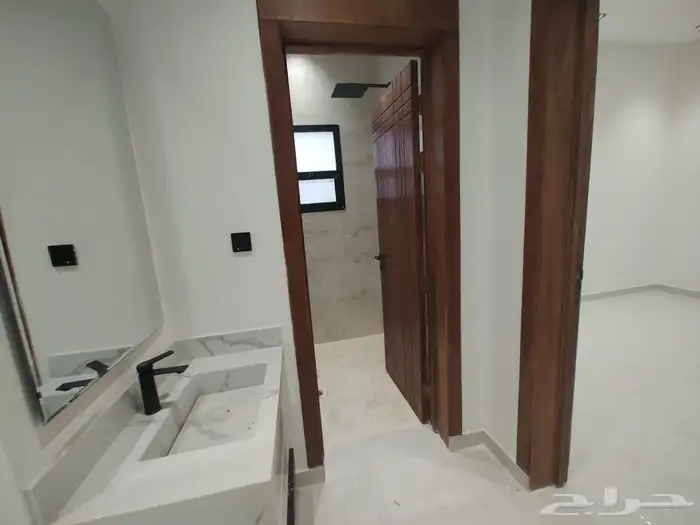 البيع دور اول تشطيب حديث موقف سياره 11