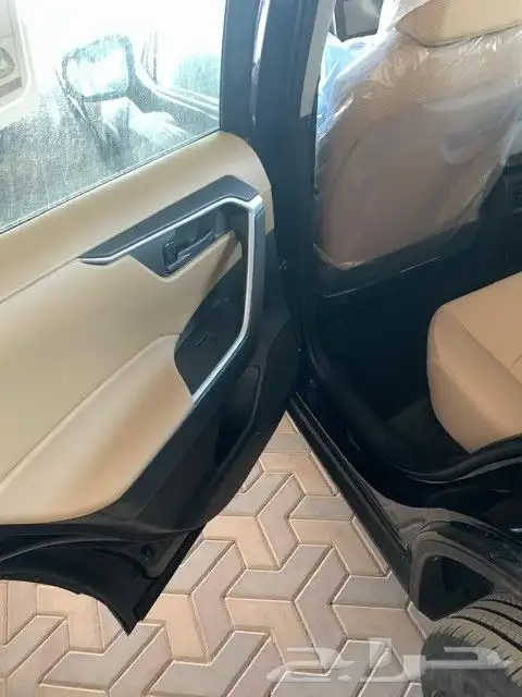 تويوتا راف فور LE بنزين 2025 4