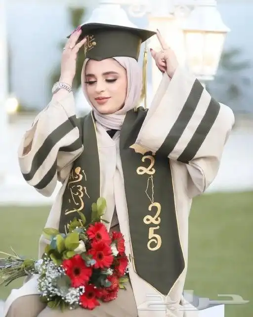 عبايات التخرج 2025 0