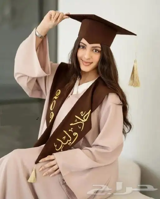 عبايات التخرج 2025 5