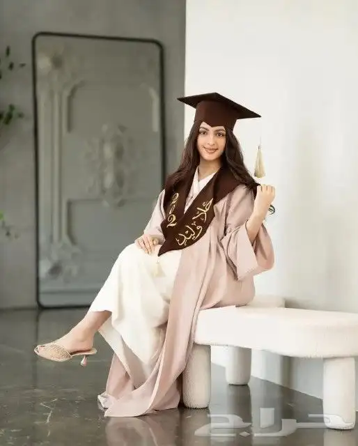 عبايات التخرج 2025 4