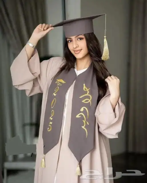 عبايات التخرج 2025 1