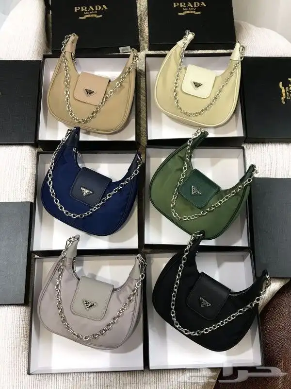 شنط ماركة متوفر كل الماركات كل الالوان وبسعر رمزي 21