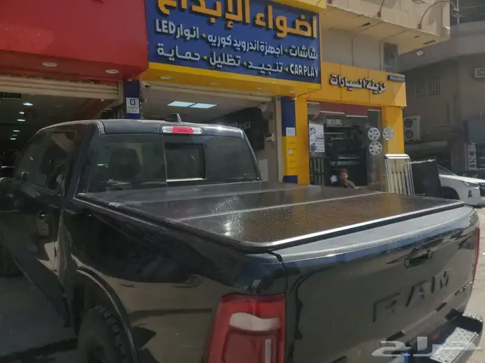 غطاء صندوق شاحنة صلب ثلاثي الطيات متوافق مع دودج رام 0