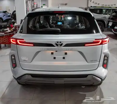 تويوتا اوربان كروزر 2025 استندر GL 9