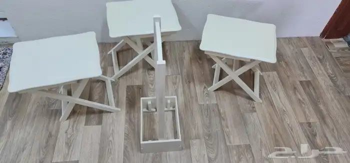 طقم طاولات مع القاعده شبه جديد للبيع بأعلا سوم 1