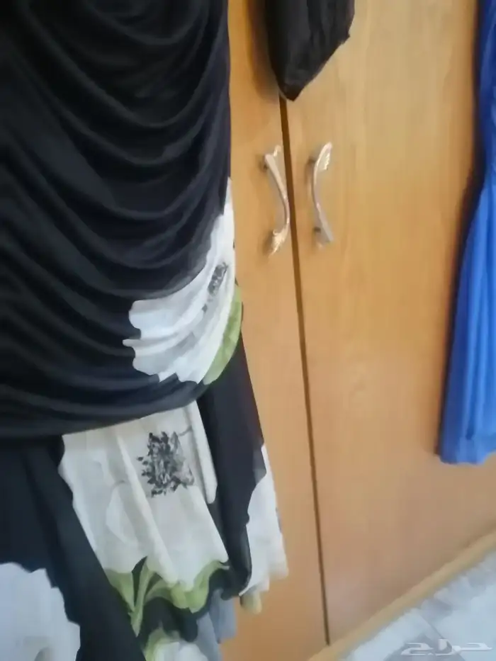 عبايه جديده لسه ولا لبسه مقاس 56 وتلبس كمان 58 وفي وحده تاتي 4