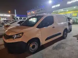 للبيع عدد 3 فانات بضائع 0