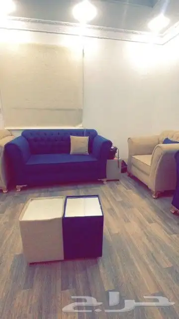 جلسة للبيع مع أربع طاولات 4