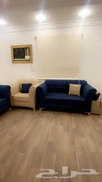 جلسة للبيع مع أربع طاولات 3
