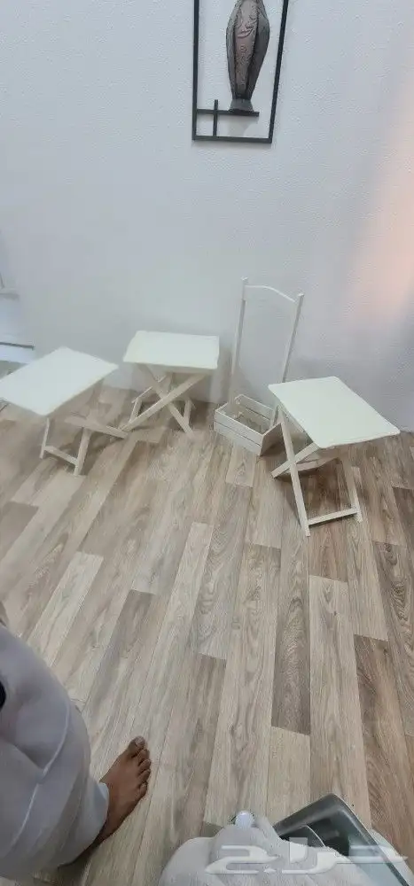 طقم طاولات مع القاعده شبه جديد للبيع بأعلا سوم 0