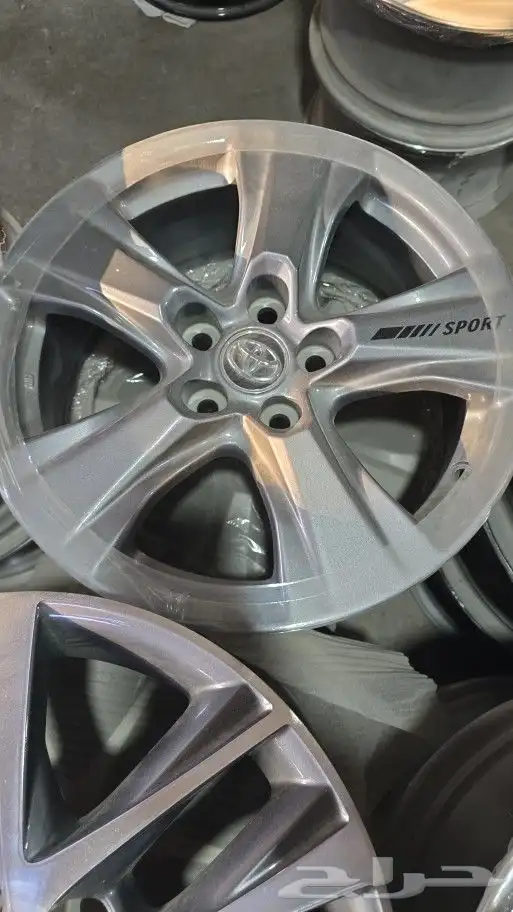 يتوفر لدينا جنوط رافور مقاس 18 و17 وكاله اصفار 6