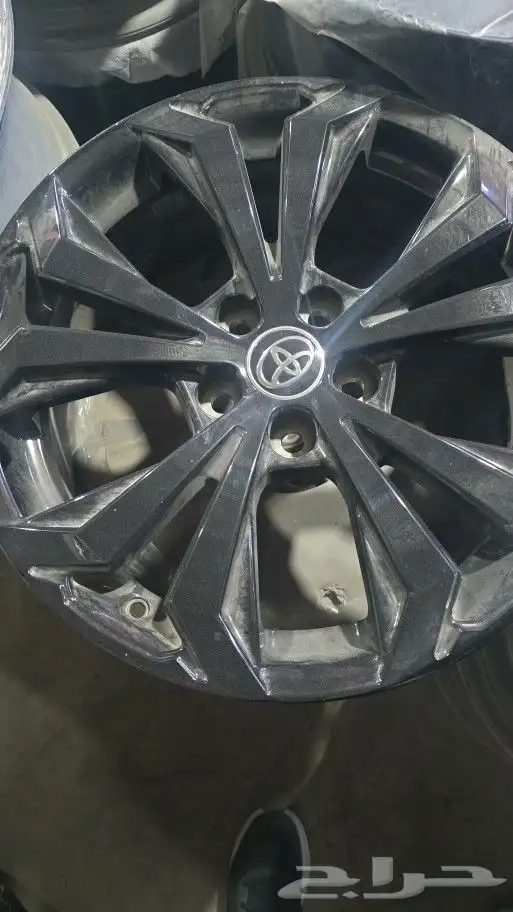 يتوفر لدينا جنوط رافور مقاس 18 و17 وكاله اصفار 4