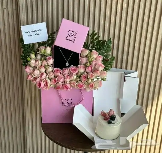 ورد  وكيك  ورد  احمر  هدايا  نسائي  رجالي  حسب الطلب 9