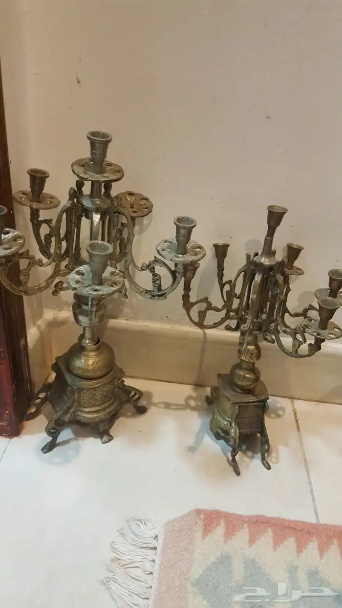 البيع نحاس قديم دلالة شمعدان اصلي كل قطعه سعر 3