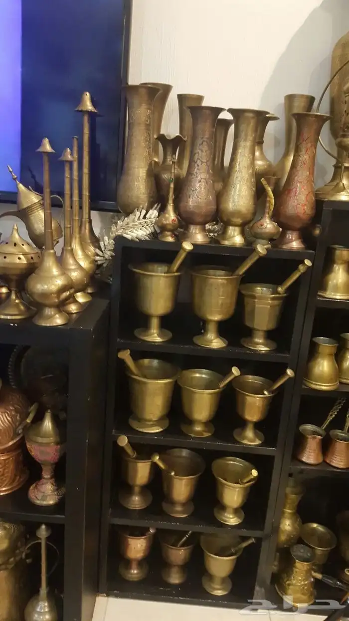 البيع نحاس قديم دلالة شمعدان اصلي كل قطعه سعر 0