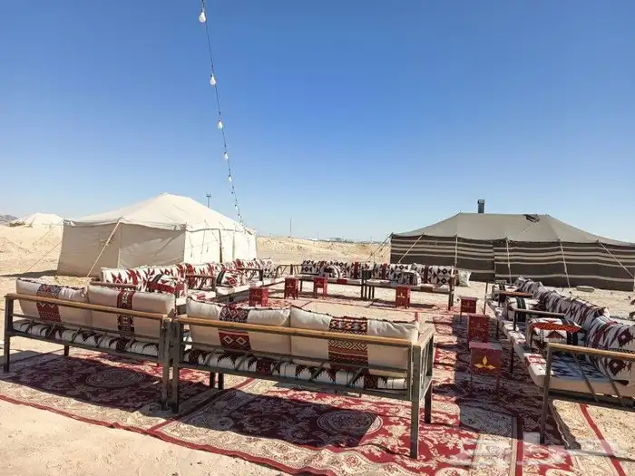 قهوجين وصبابين رجال ونساء كنب وكراسي طاولات خيم 6