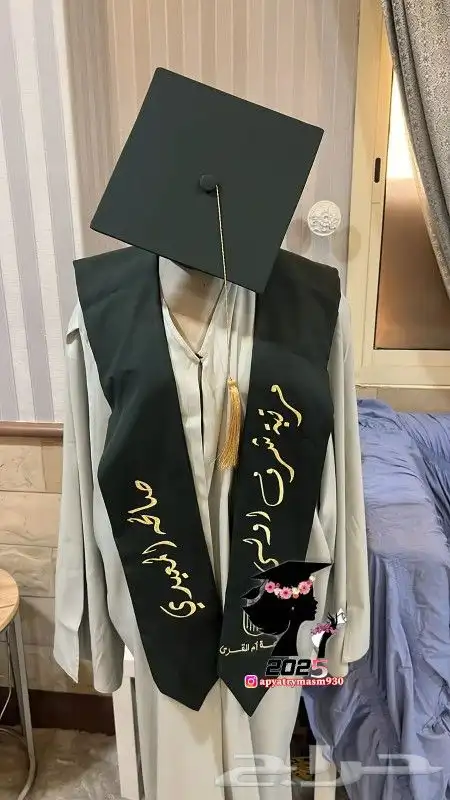 عبايات تخرج 2025 1
