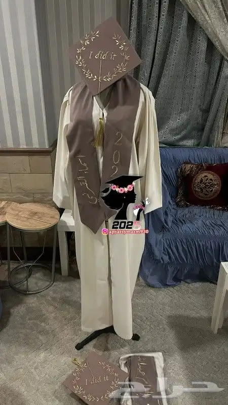 عبايات تخرج 2025 2