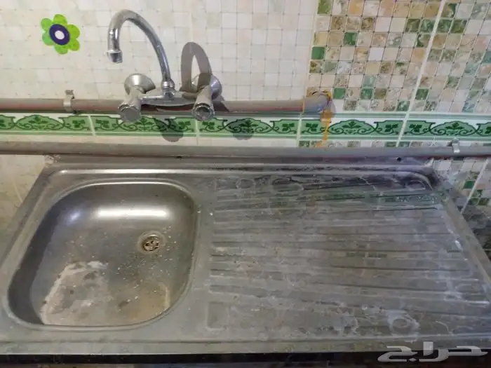 عدد اثنين مجلا وعدد خمسه مكانس كهرباء 3