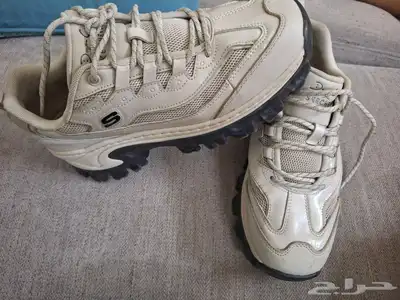 حذاء نسائي من سكتشر شبه جديد بسعر مخفض 2