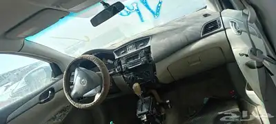 نيسان 0