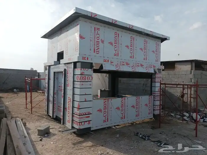 تركيب لوحات حروف بارزة بنر استيكرات صيانة لوحات واجهات كلادن 4