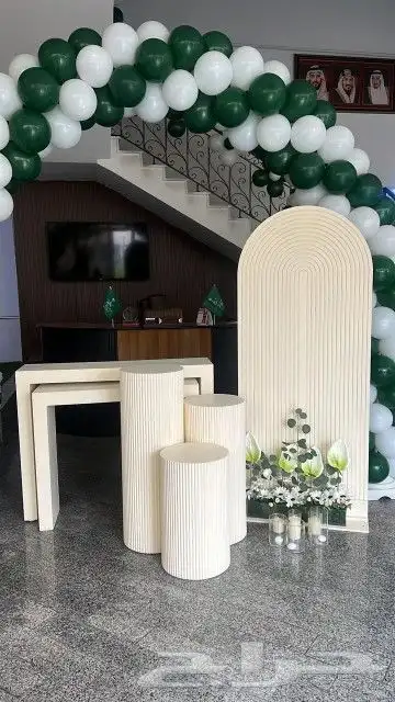 تاجير كراسي شفاف وطاولات قزاز مع تنسيق ورد 2