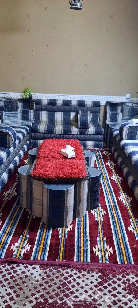 كنب مستعمل بحالة ممتازة 0