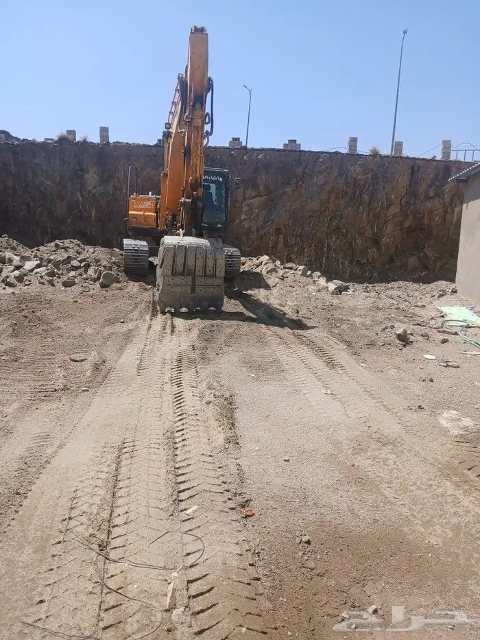يوجد لدينا بوكلينات وكمبريشات وشيولات 0