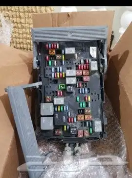 علبة فيوزات سوبربان تاهو 2012 1