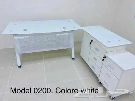 متوفر مكاتب زجاج 2