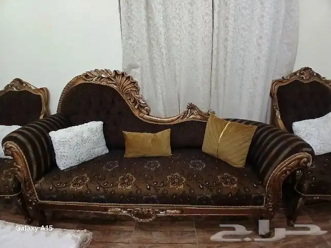 السلام عليكم للبيع كنب مفصل نظيف جدا علي السوم سبب البيع بسا 5