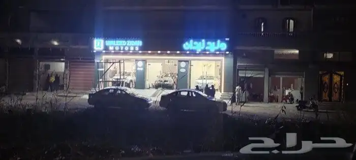 تركيب لوحة محل حروف بارزة تفصيل لوحات محلات احرف مضيئه اسمنت 4