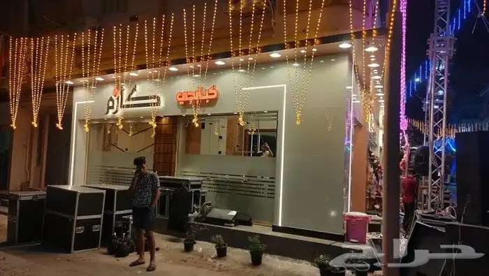 تركيب لوحة محل حروف بارزة تفصيل لوحات محلات احرف مضيئه اسمنت 9