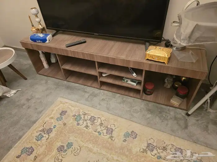 طاوله و شاشة 1